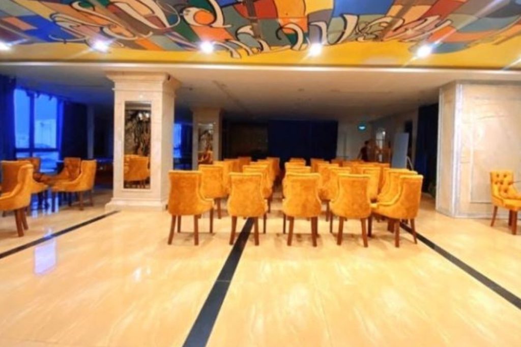ban-toa-van-phong-do-muoi-hoang-mai.jpg