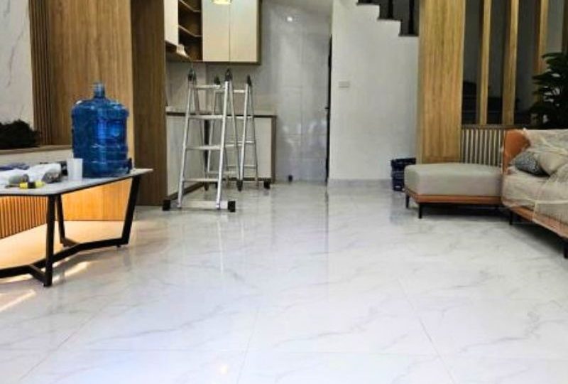 Nhà đẹp Yên Xá 40m², 5 tầng, nội thất mới, giá 8,8 tỷ, mặt tiền 4.5m
