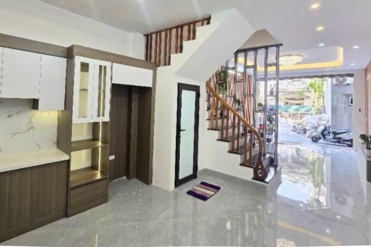 Nhà nam phù 45m², 4 tầng, 4 phòng ngủ, ô tô qua cổng ngõ thông hơn 6 tỷ