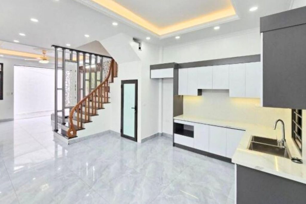 nha-lien-ninh-55m-lo-goc-o-to-do-cua.jpg