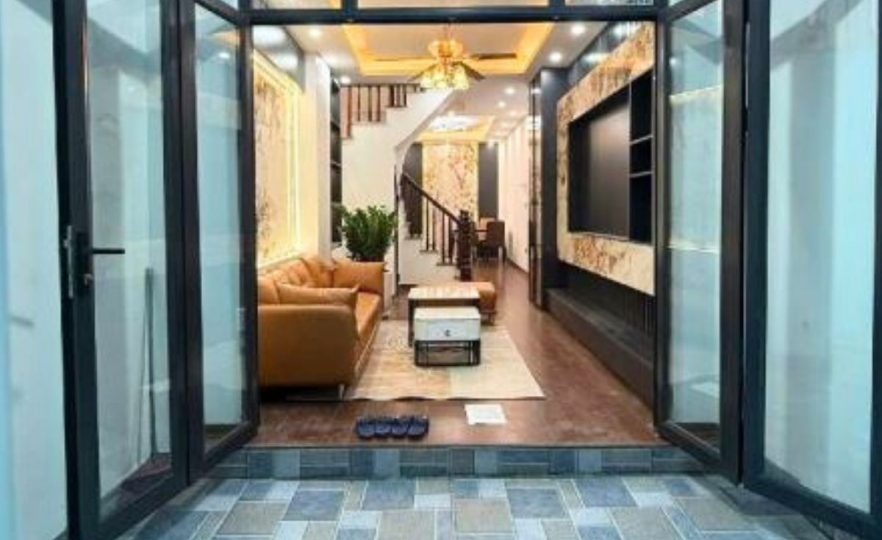 Bán Nhà Tân Triều 40m² 5T Full Nội Thất – Ô Tô Đỗ Cổng – 8,3 Tỷ