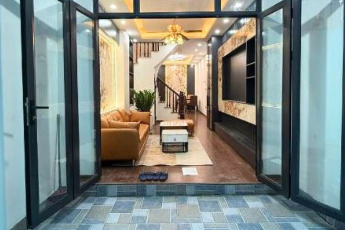 Bán Nhà Tân Triều 40m² 5T Full Nội Thất – Ô Tô Đỗ Cổng – 8,3 Tỷ